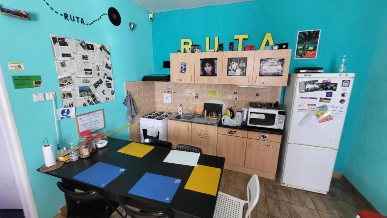 Ruta 80 Hostel Brno Bagian luar foto